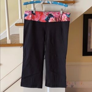 Black lululemon cropped pants